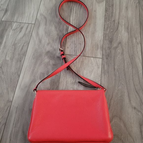 Kate Spade Leila Pebbled Leather Triple Gusset Crossbody in Coral Buds - Picture 2 of 12